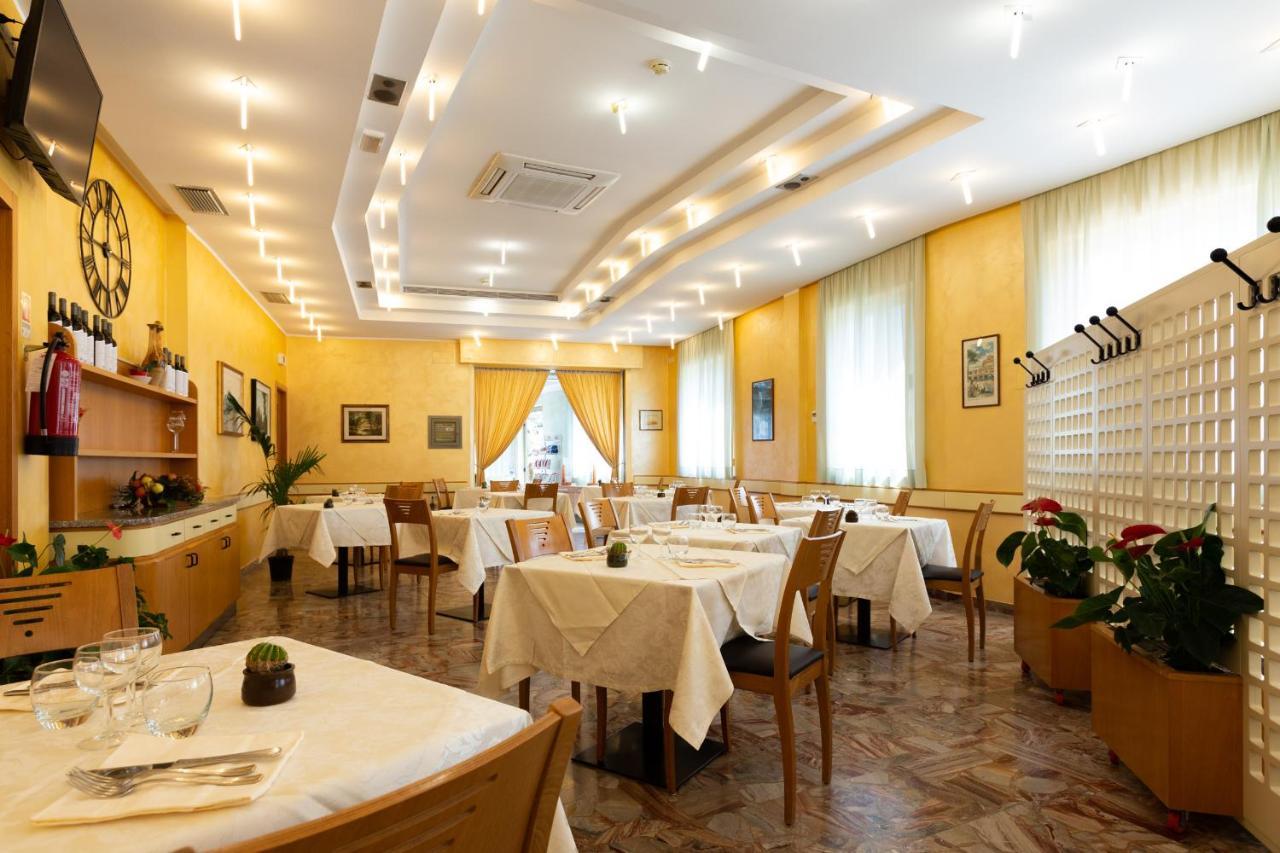 Hotel Belvedere Porto SantʼElpidio Buitenkant foto