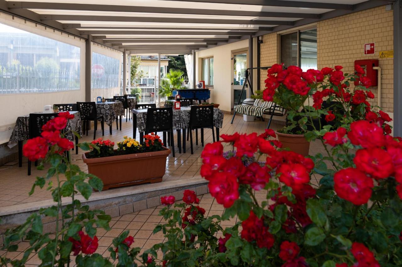 Hotel Belvedere Porto SantʼElpidio Buitenkant foto