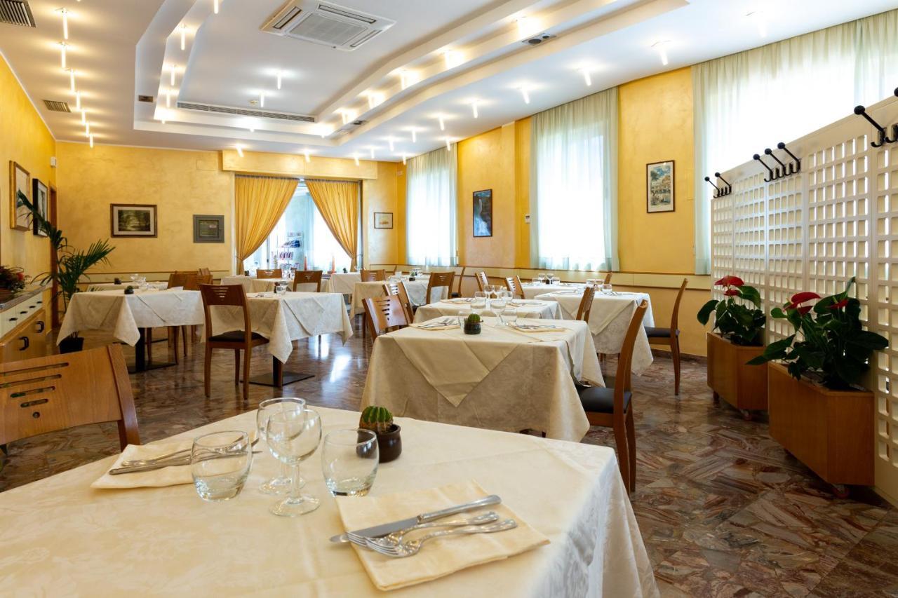 Hotel Belvedere Porto SantʼElpidio Buitenkant foto