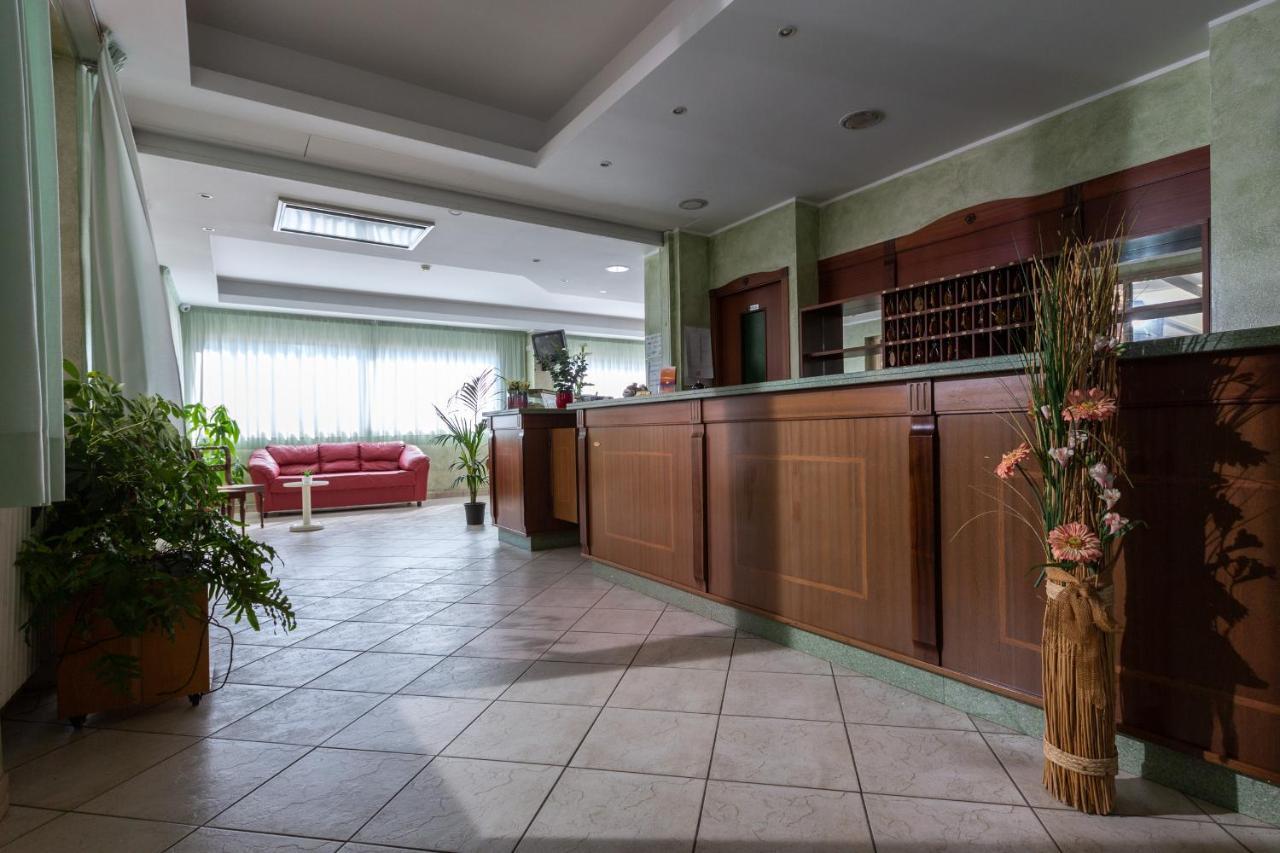 Hotel Belvedere Porto SantʼElpidio Buitenkant foto