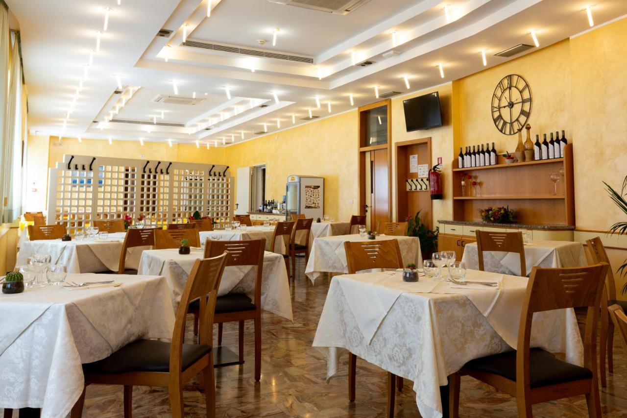 Hotel Belvedere Porto SantʼElpidio Buitenkant foto